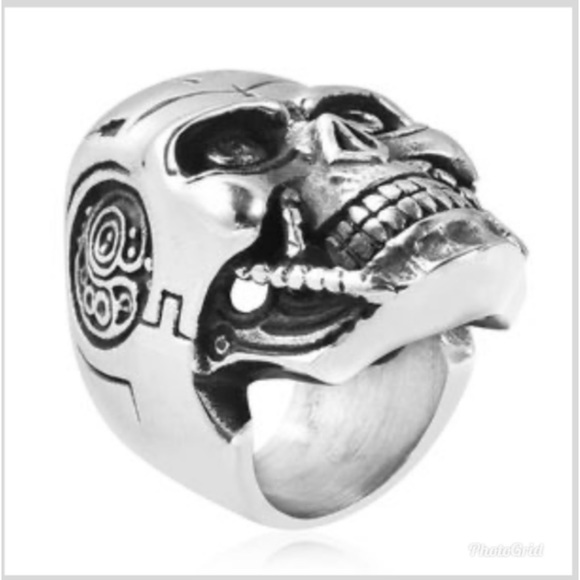 Men Skull Ring in Black Oxidized Stainless Steel - Picture 3 of 8